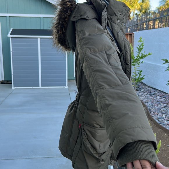 Levi’s Puffer Snow Jacket in Khaki Brown with Detachable Hood & Pockets - Picture 7 of 11